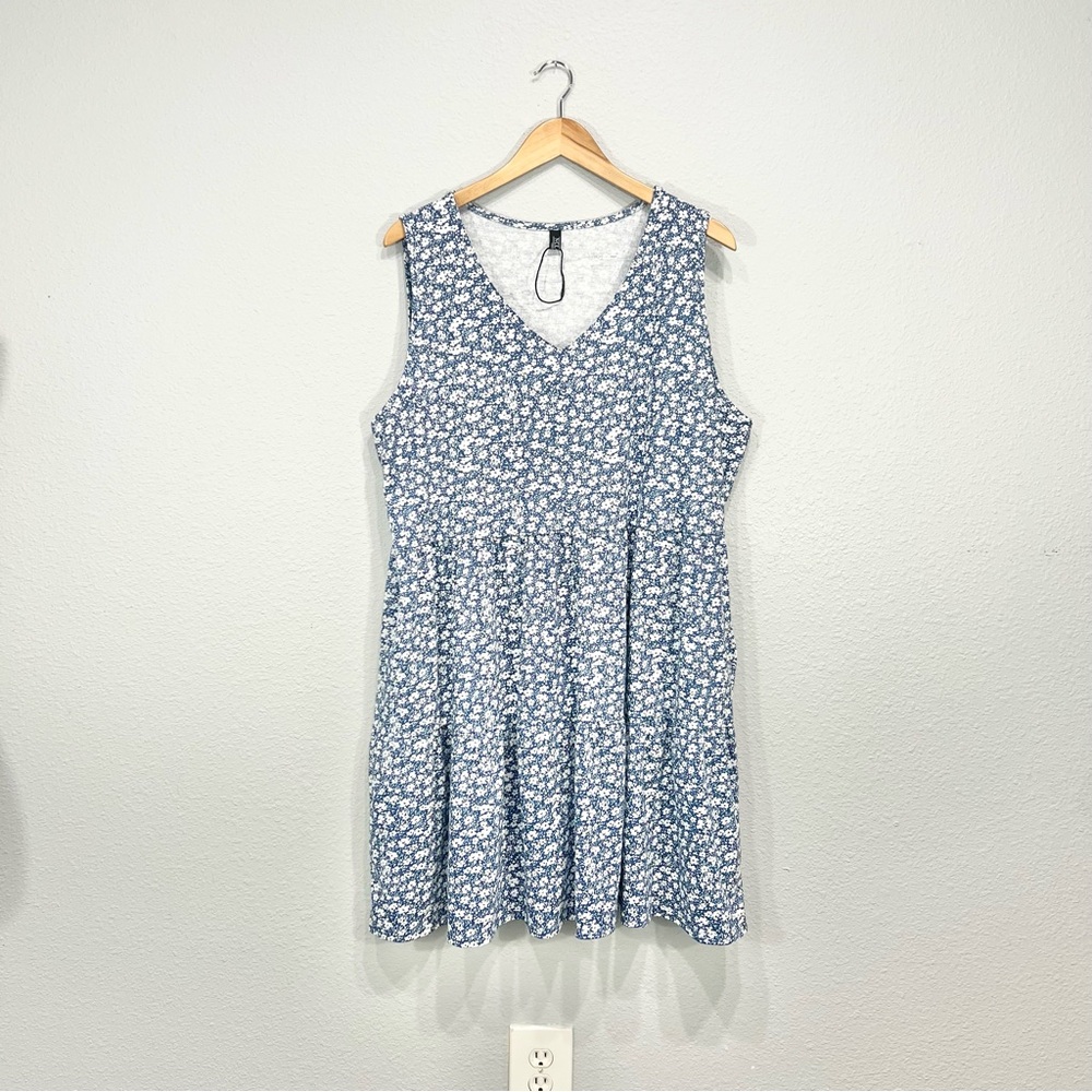 NWOT Boutique Floral Sleevless V-neck Shirt-Dress - Picture 3 of 12